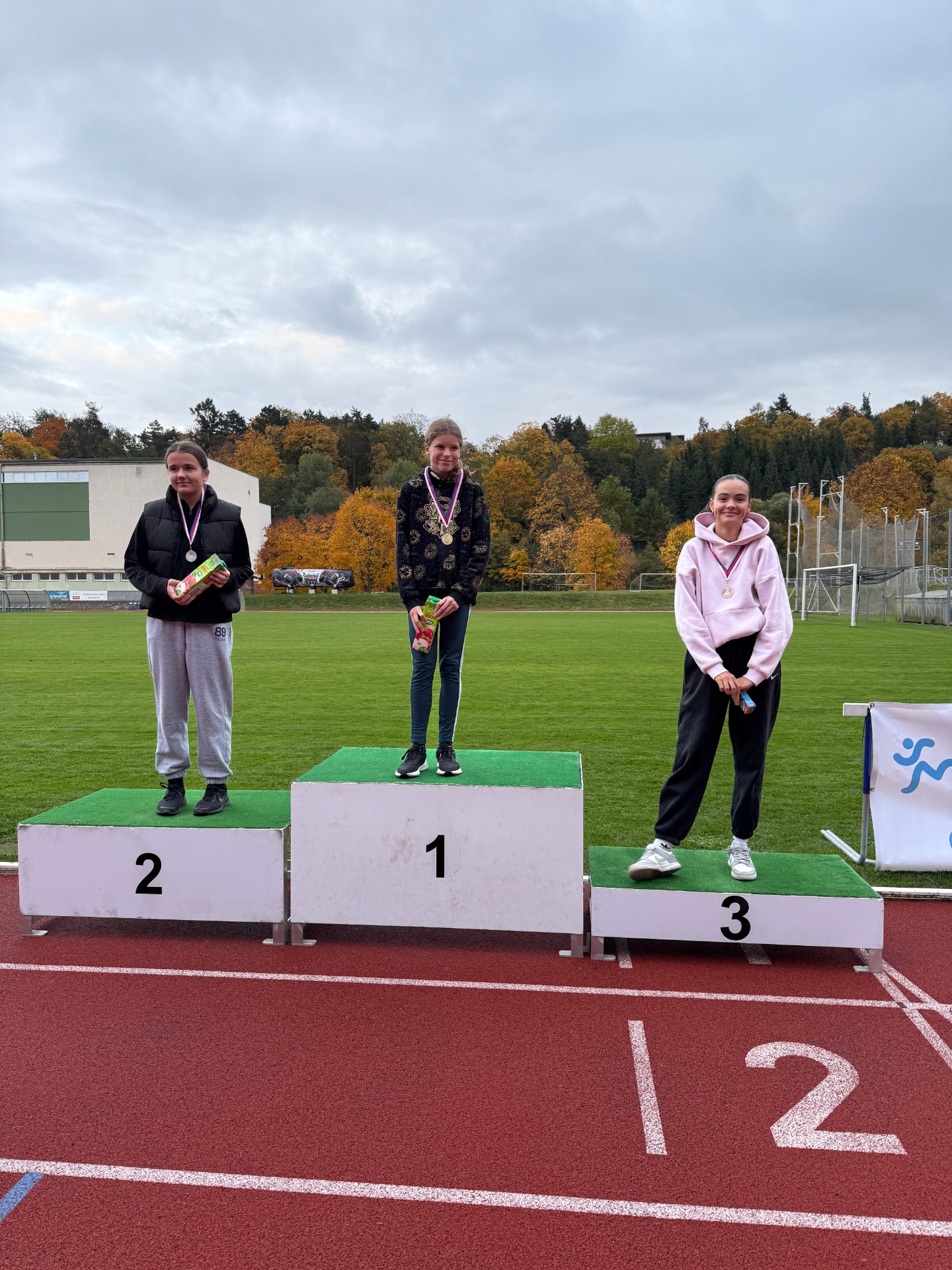 Holky z Elitavers Jihlava. Anička vyhrála a Anetka byla třetí.
