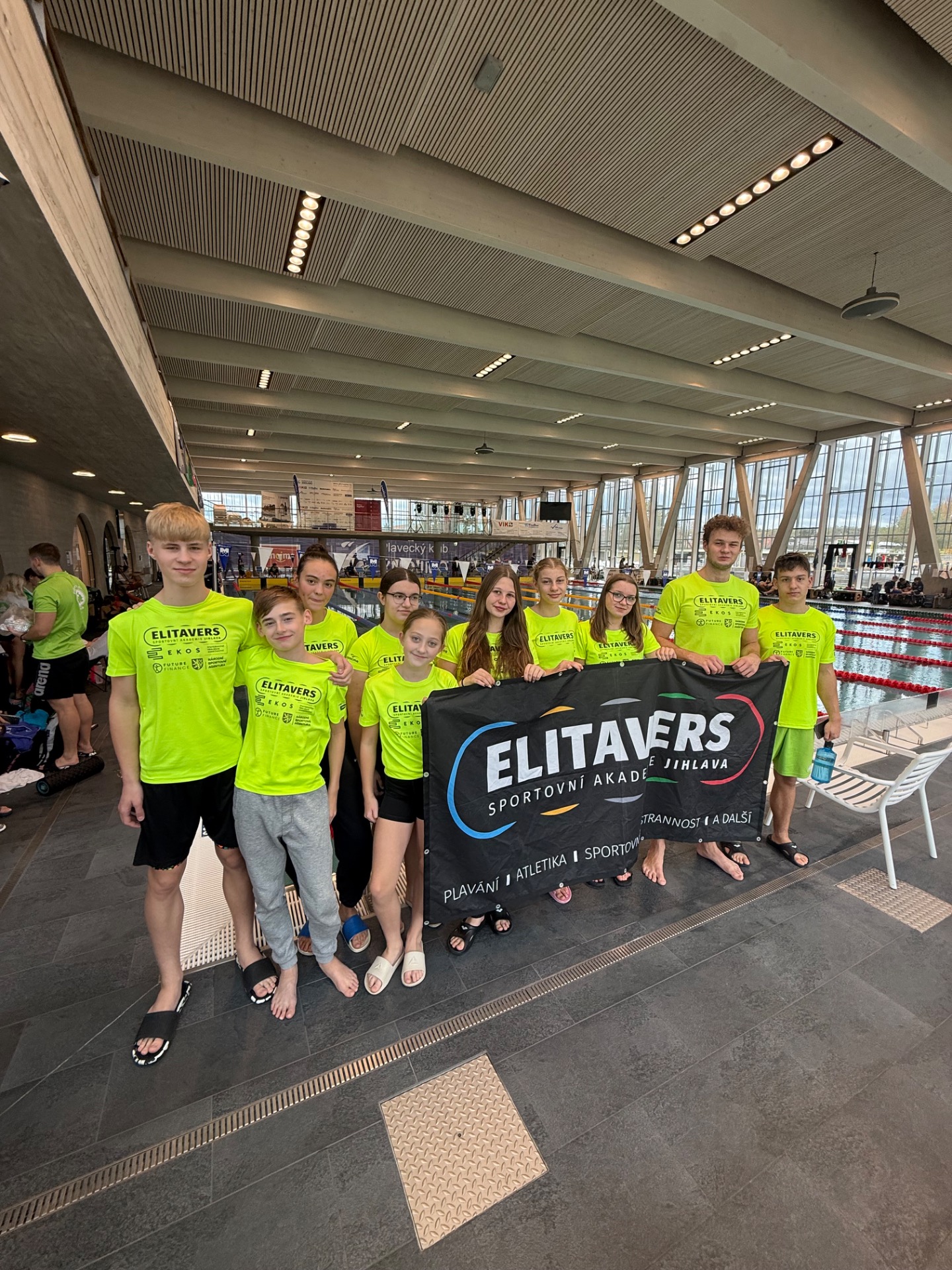 Parta holek a kluků našeho plaveckého oddílu