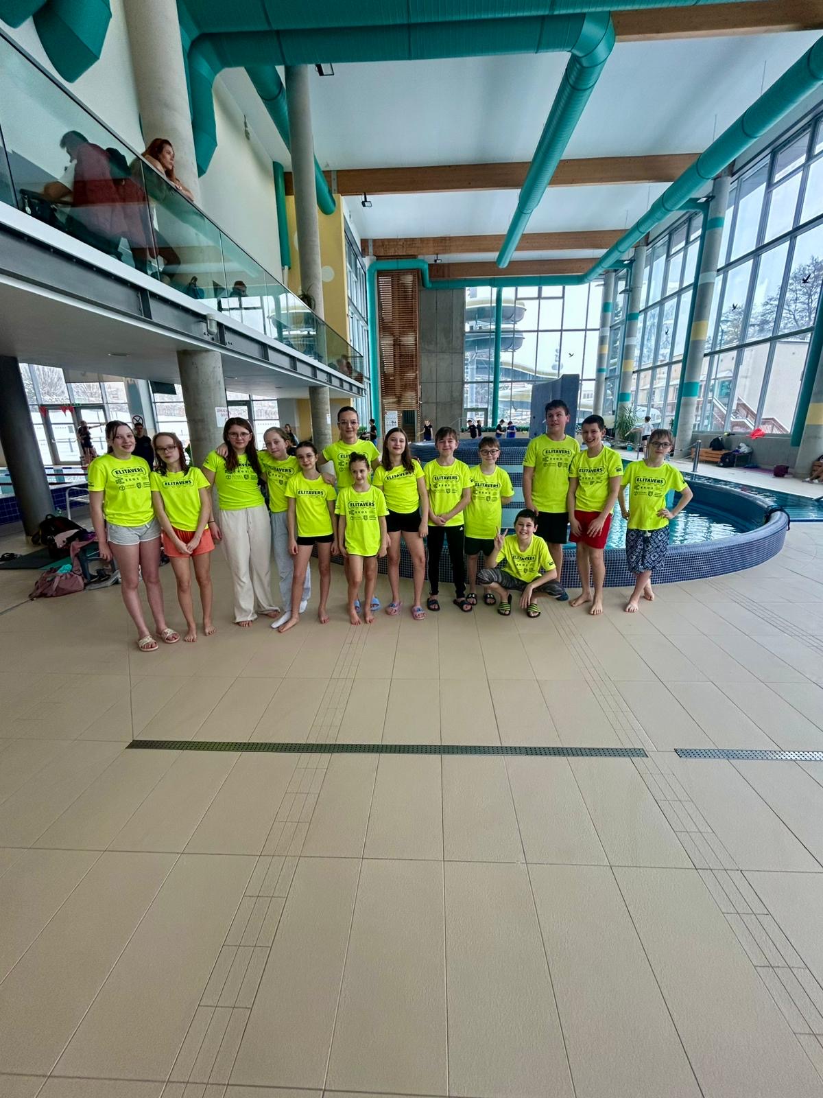 Oblíbené závody ve Žďáru s našimi plavci 